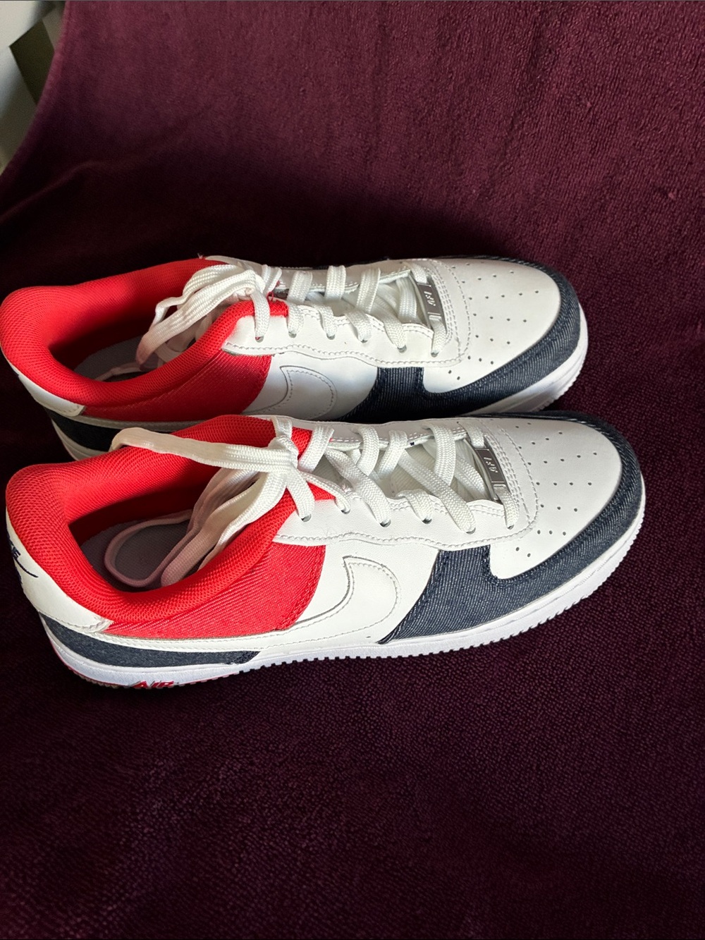 Nike Low-Top Sneakers White, Navy & Red